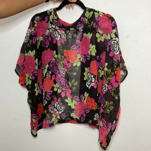 Derek Heart Chiffon Cropped Kimono - Picture 2 of 2